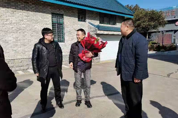 喜迎新春，南莫鎮(zhèn)領(lǐng)導(dǎo)到我公司慰問(wèn)走訪